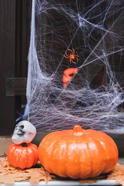 Orange Pumpkins Spooky Skull Porch Decorated Spider Net — Stock Photo, Image