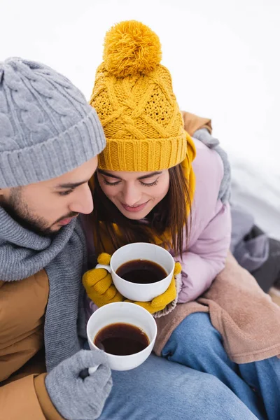 High Angle View Couple Winter Outfit Holding Coffee Cups Snowy — Stock Photo, Image