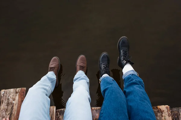 Cropped View Couple Sitting Wooden Pier Lake — Stock Photo, Image