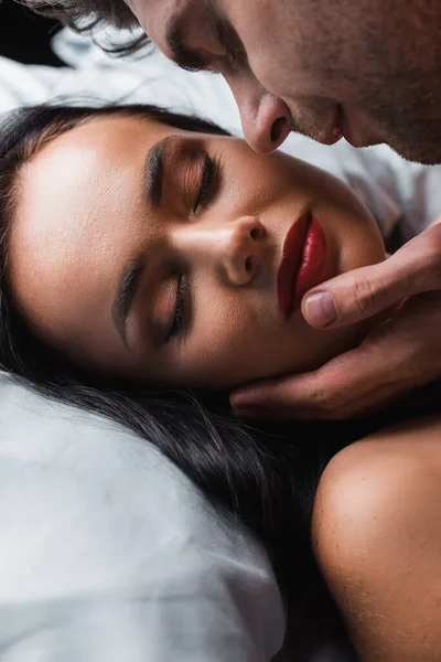 Man Touching Chin Brunette Girlfriend Closed Eyes Bed Black Background — Stock Photo, Image