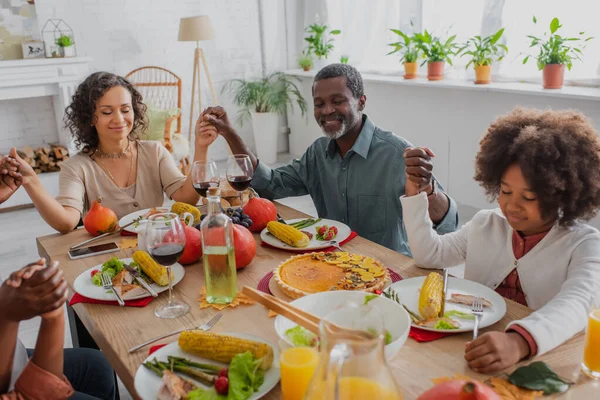 Happy African American Family Holding Hands While Praying Thanksgiving Dinner — Stock Photo, Image