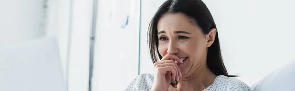 Mulher Alegre Rindo Hospital Banner — Fotografia de Stock