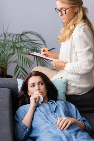 Brunette woman with mental problem visiting therapist — Stock Photo