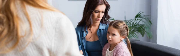 Worried mother bringing daughter to psychologist, banner — Stock Photo