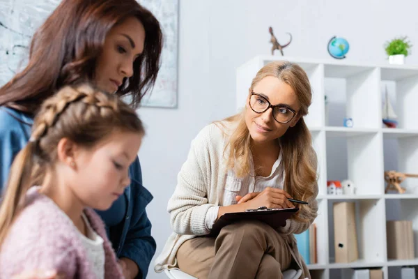 Worried mother bringing daughter to psychologist — Stock Photo