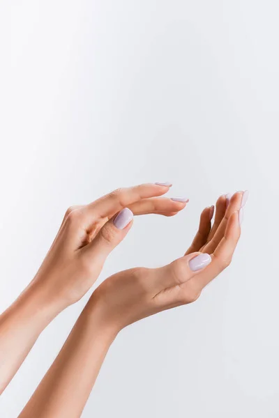 Recortado vista de la mujer mostrando aislado en blanco - foto de stock