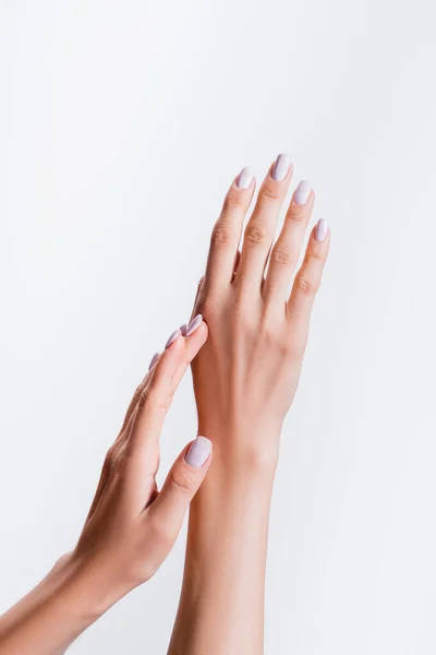 Abgeschnittene Ansicht weiblicher Hände isoliert auf Weiß — Stockfoto
