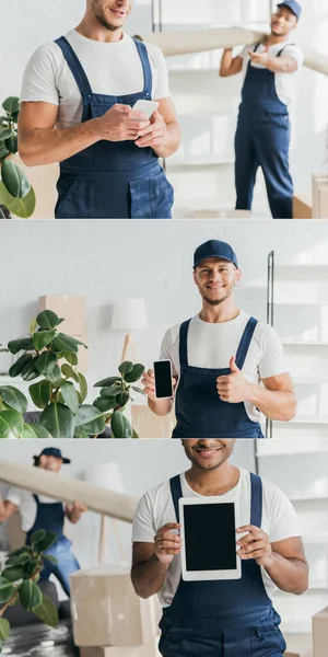 Collage de déménageurs tenant des dispositifs avec écran vierge et souriant dans l'appartement — Photo de stock