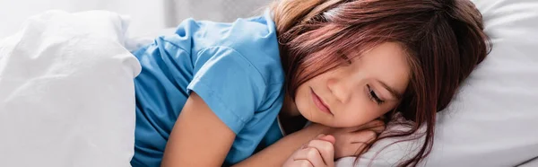 Upset, diseased child lying in hospital bed, banner — Stock Photo