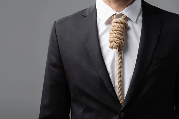 Vista cortada de empresário em blazer preto e corda em vez de gravata isolada em cinza — Fotografia de Stock