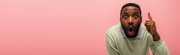 Excited african american man having idea isolated on pink, banner — Stock Photo