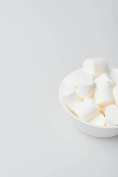 High angle view of soft and puffy marshmallows in bowl on white — Stock Photo