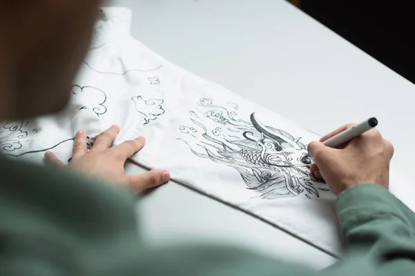 Cropped view of blurred fashion designer making traditional drawing on kimono — Stock Photo