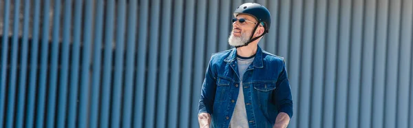 Happy mature man in helmet and sunglasses on urban street, banner — Foto stock