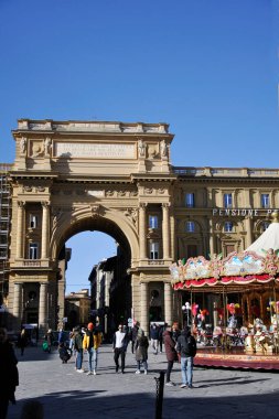 Piazza della Republica and round-about, touristic