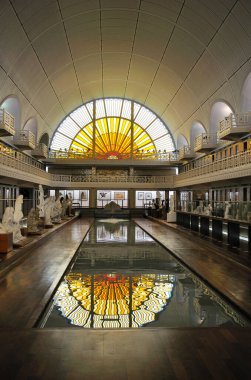 Eski yüzme havuzunda sanat müzesi; Müze la Piscine, Roubaix.