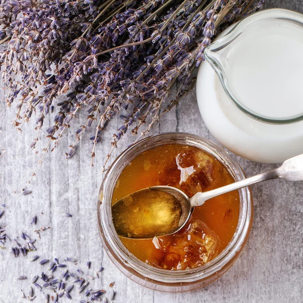 Honung, mjölk och lavendel — Stockfoto