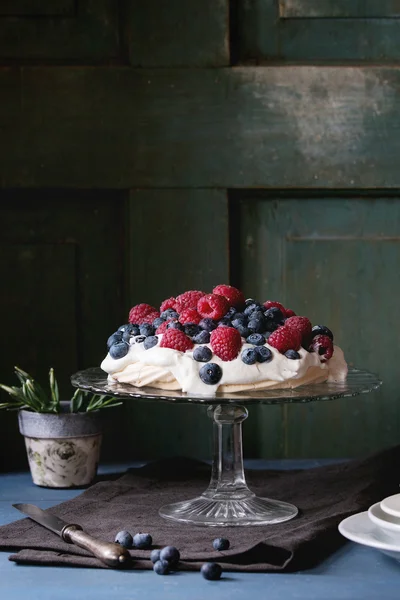 Pavlova dessert aux baies fraîches — Photo
