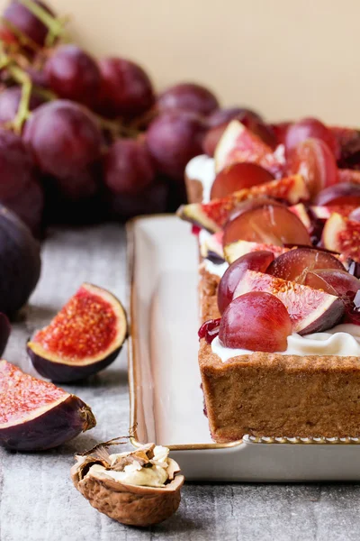 Tart with Grapes and Figs — Stock Photo, Image