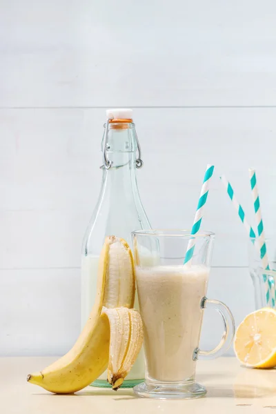 Frullato di banana al latte — Foto Stock