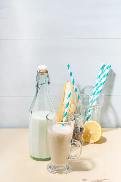 Batido de plátano con leche — Foto de Stock