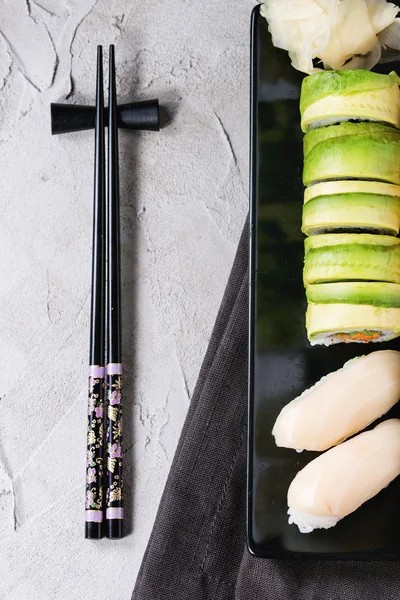 Sushi conjunto nigiri e rolos — Fotografia de Stock