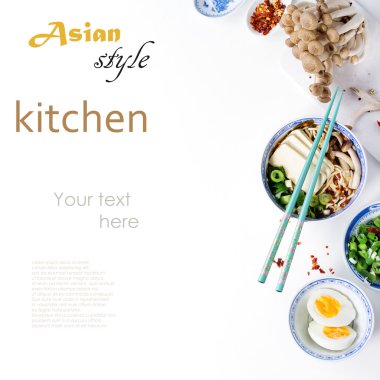 Asya çorba ramen beyaz peynir ile