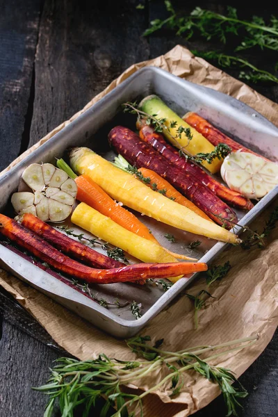 Zanahorias crudas coloridas — Foto de Stock