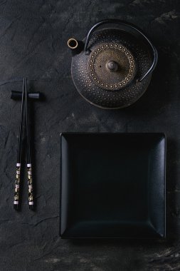 Siyah üzerinde Asya sofra