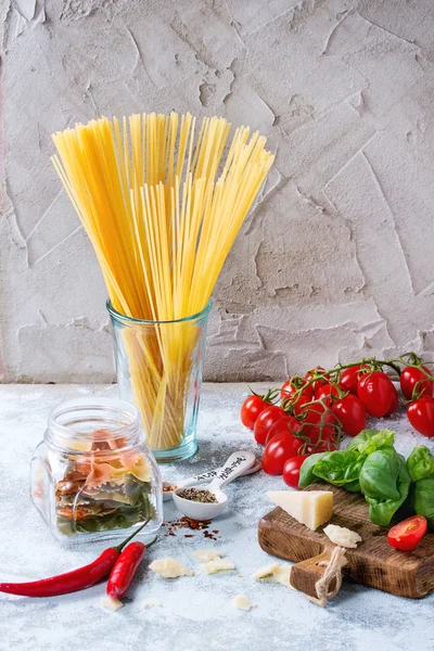Ingredients for spaghetti sauce — Stock Photo, Image