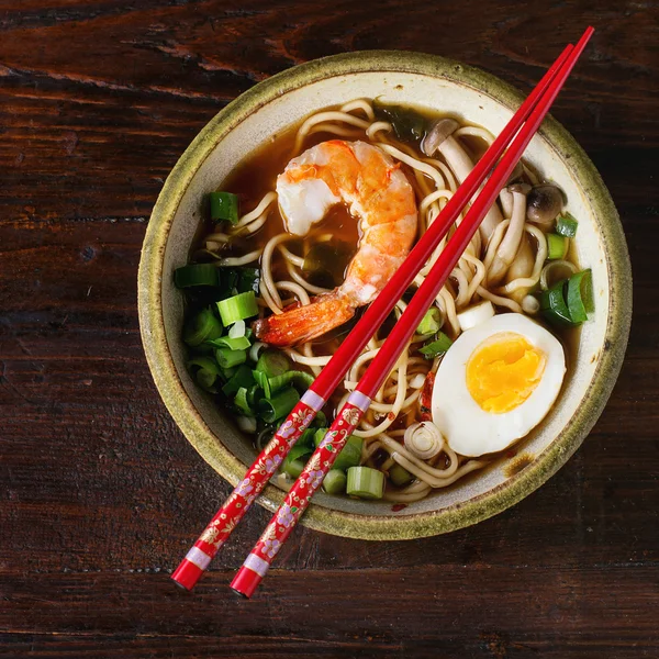 Asian soup ramen with shrimp — Stock Photo, Image