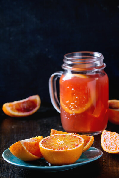 Blood oranges with juice