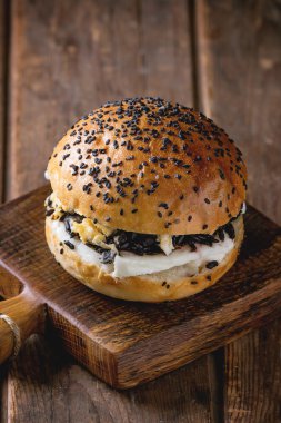 Siyah pirinç vejetaryen burger