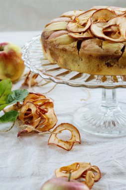 Ev yapımı elmalı turta.