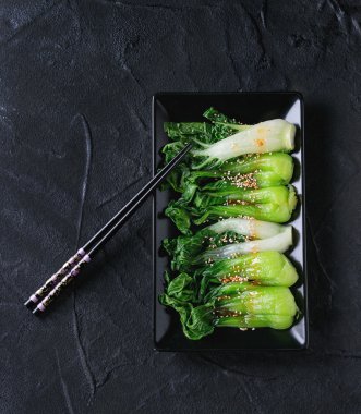 Susam ile pişmiş Çin lahanası