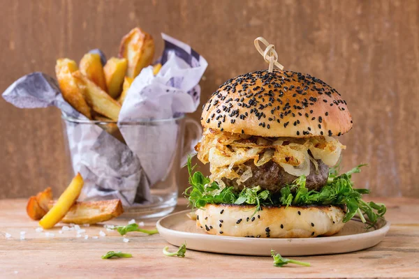 Hamburguesas caseras con carne de res — Foto de Stock