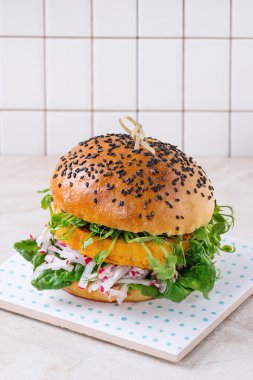Ev yapımı tatlı patates hamburger