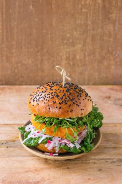 Ev yapımı tatlı patates hamburger