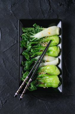 Susam ile pişmiş Çin lahanası