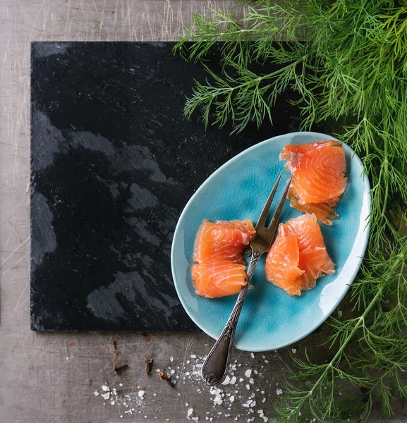 Salted salmon with dill — Stock Photo, Image