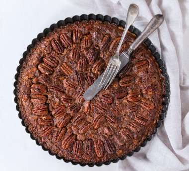 Karamelli cevizli pasta