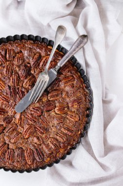 Karamelli cevizli pasta