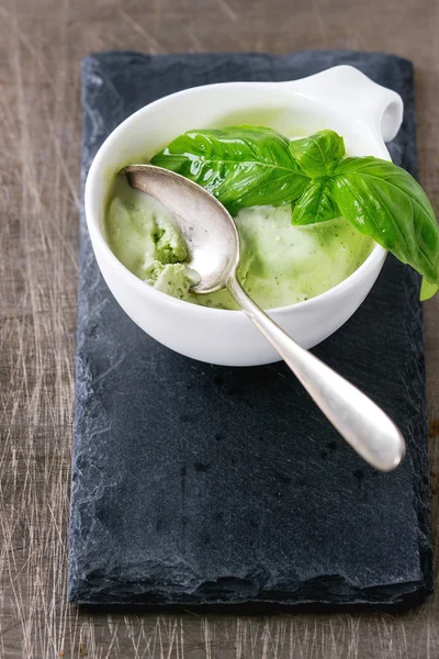 Basil icse cream — Stock Photo, Image