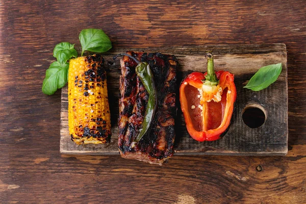 Bbq carne e legumes — Fotografia de Stock