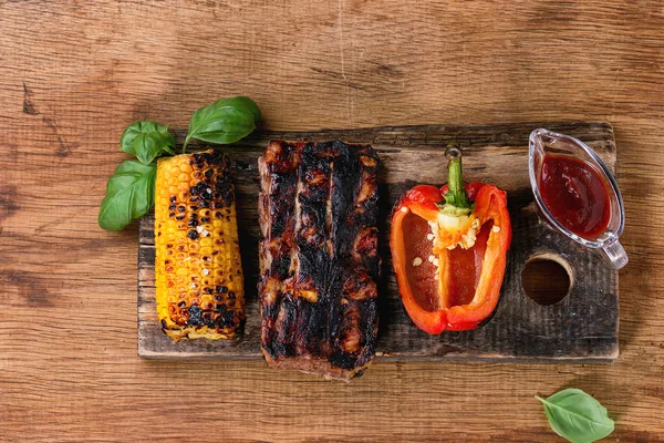 BBQ meat and vegetables — Stock Photo, Image