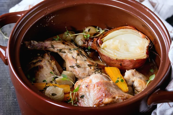 Stewed rabbit with vegetables — Stock Photo, Image