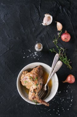 Sebzeli demlenmiş tavşan