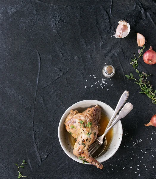 Geschmortes Kaninchen mit Gemüse — Stockfoto