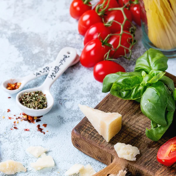 Ingredients for spaghetti sauce — Stock Photo, Image