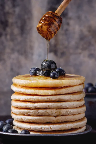 Frittelle con mirtilli freschi — Foto Stock